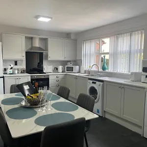 Grand Living 5 Minutes Walk From Grand Station Holiday home