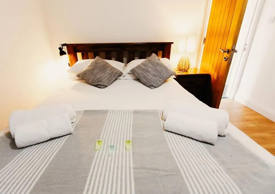 Vakantiehuis Friars Bush House Belfast - Stunning 4 Bedroom Detached House In Exclusive Queens Quarter Luxury Belfast City Centre Verenigd Koninkrijk